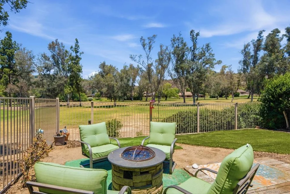 Unit for sale at 29402 Circle R Greens Dr, Escondido, CA 92026