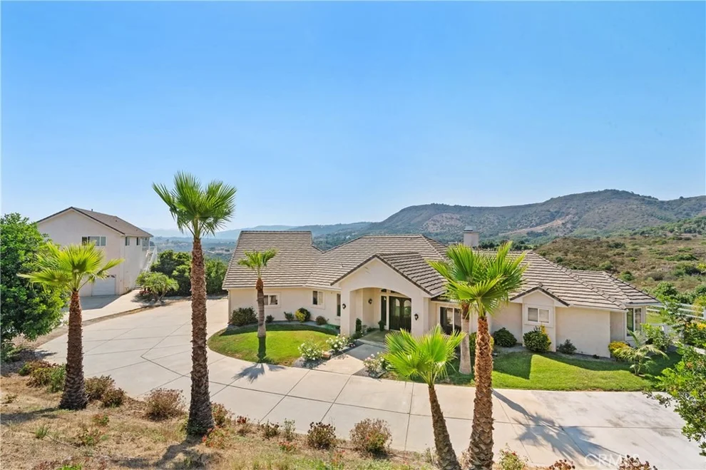 Unit for sale at 23505 Carancho Road, Temecula, CA 92590