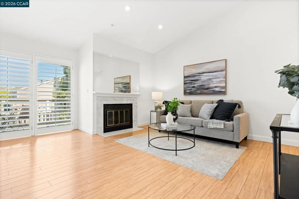 Unit for sale at 2709 Oak Rd, Walnut Creek, CA 94597
