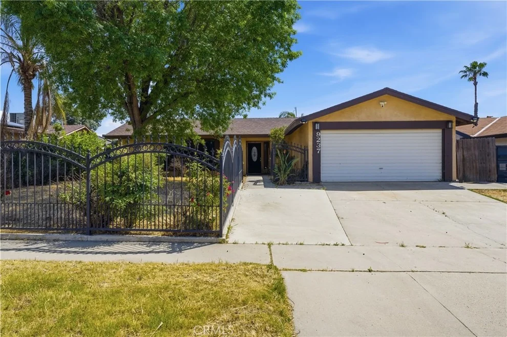 Unit for sale at 9237 Butternut, Bakersfield, CA 93306