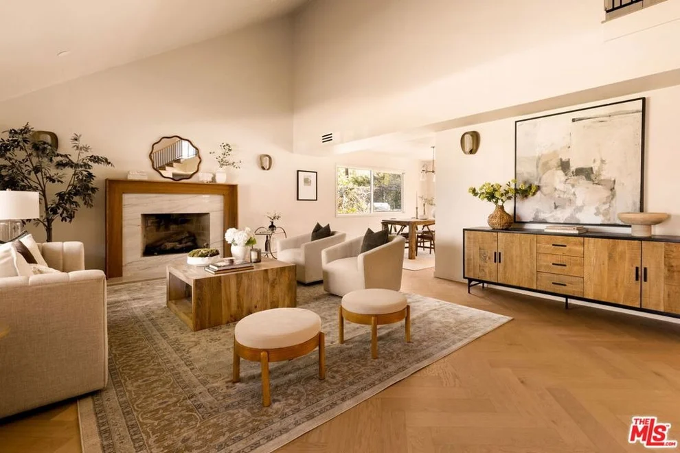 Unit for sale at 22460 Cairnloch Street, Calabasas, CA 91302