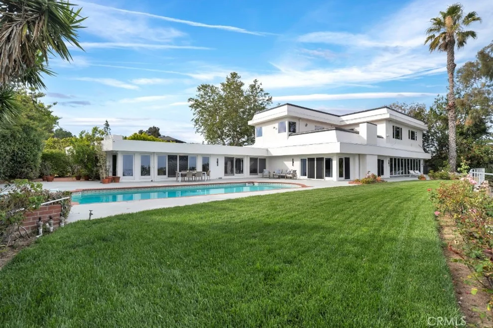 Unit for sale at 2906 Elvido Drive, Los Angeles, CA 90049