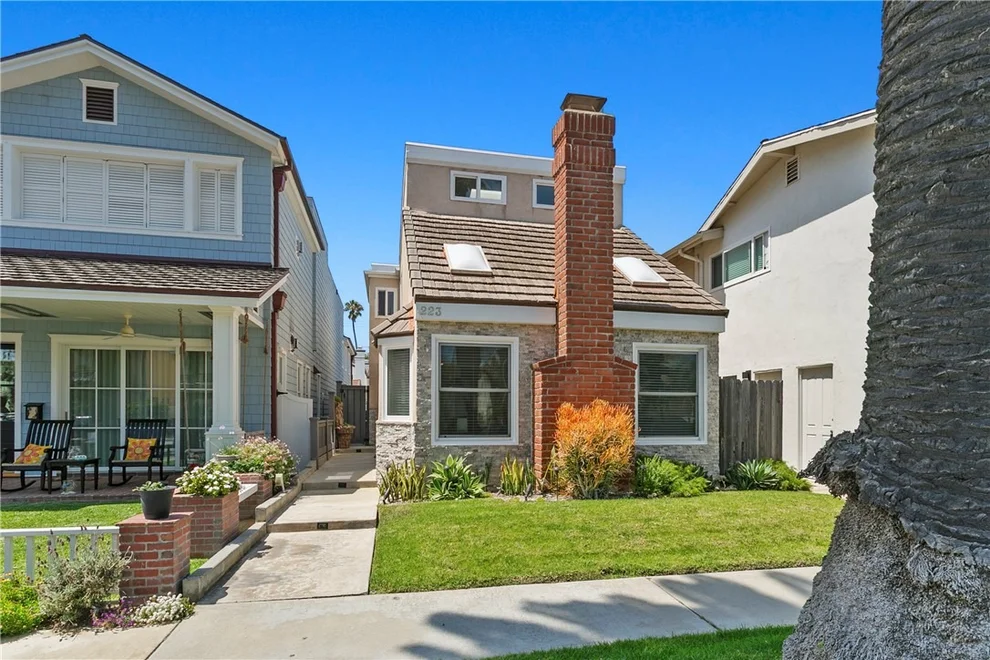 Unit for sale at 223 14th Street, Huntington Beach, CA 92648