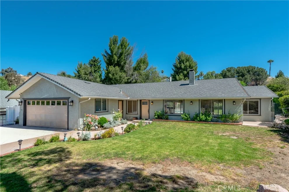 Unit for sale at 22401 Barbacoa, Saugus, CA 91350