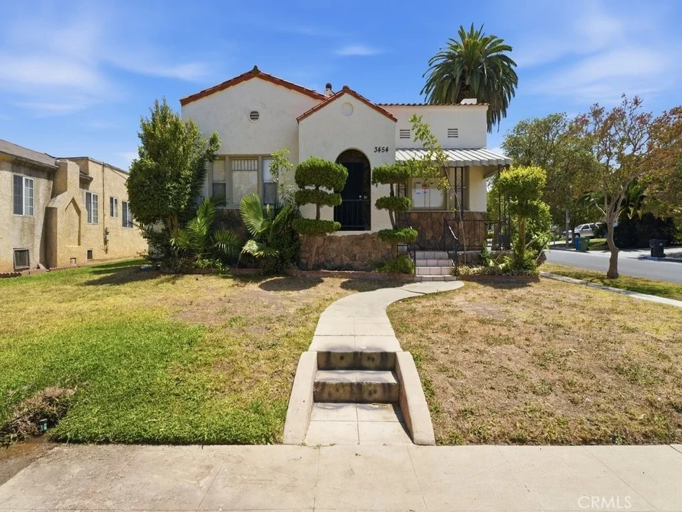 Unit for sale at 3454 W 76th Street, Los Angeles, CA 90043