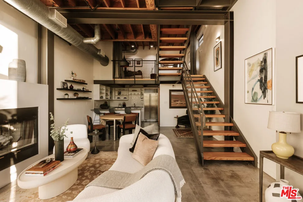 Unit for sale at 208 S Venice Boulevard, Venice, CA 90291