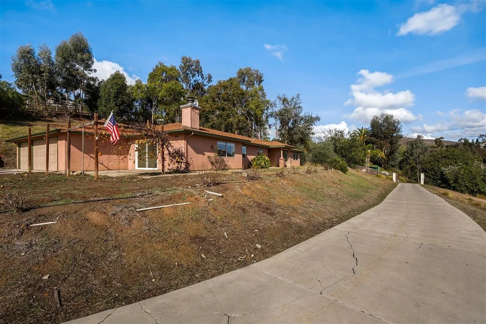 Unit for sale at 3572 Copper Crest Rd, Encinitas, CA 92024