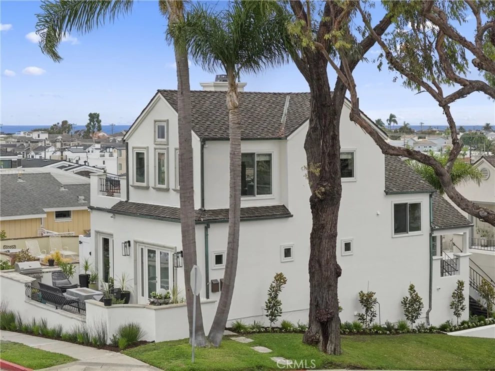 Unit for sale at 423 Poppy, Corona Del Mar, CA 92625