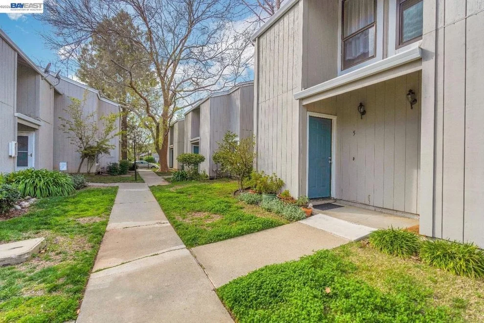 Unit for sale at 2300 Sycamore Ln, Davis, CA 95616