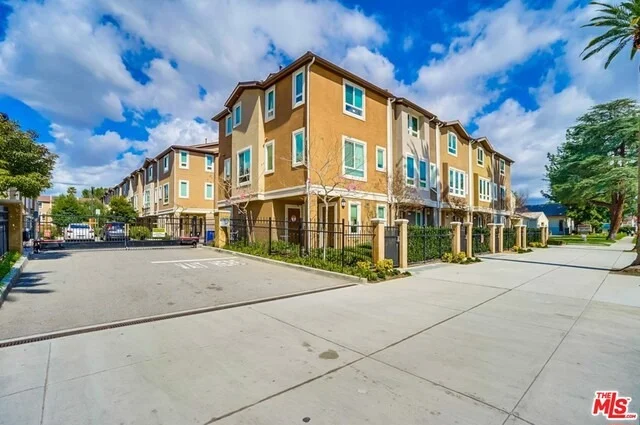 Unit for sale at 14701 1/2 SHERMAN Way, Van Nuys, CA 91405
