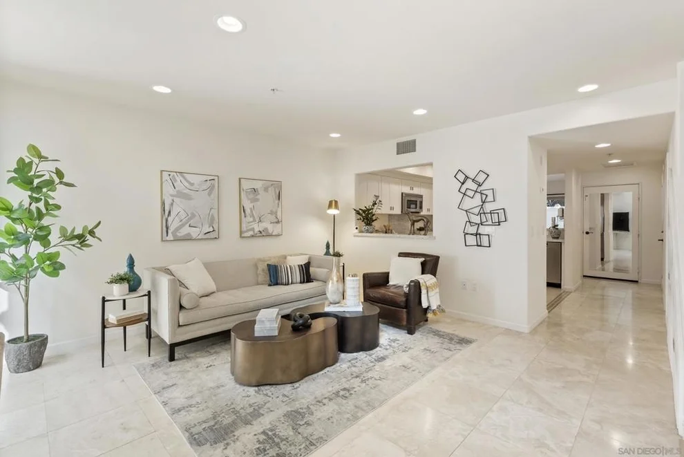 Unit for sale at 7520 Draper Ave, La Jolla, CA 92037