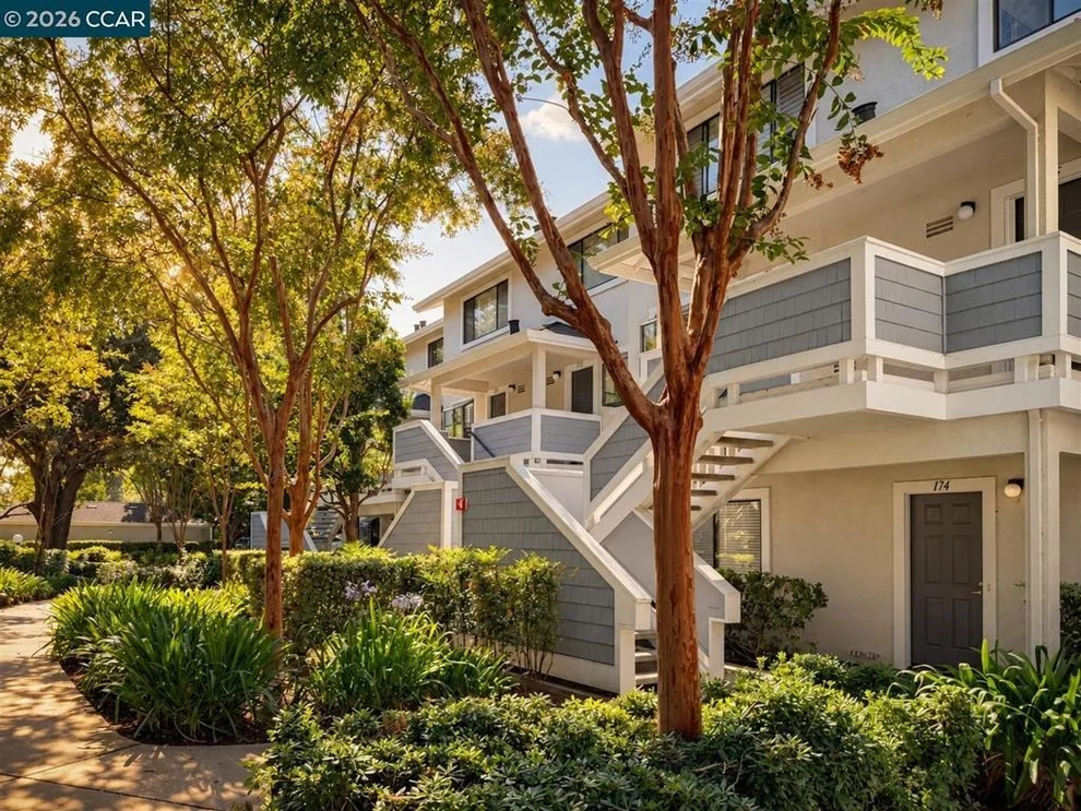 Unit for sale at 2596 Oak Rd, Walnut Creek, CA 94597