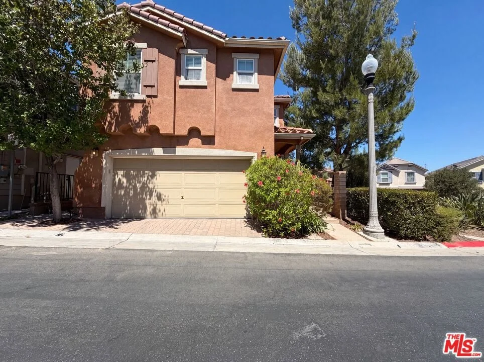 Unit for sale at 29206 Rio Lobo Way, Valencia, CA 91354