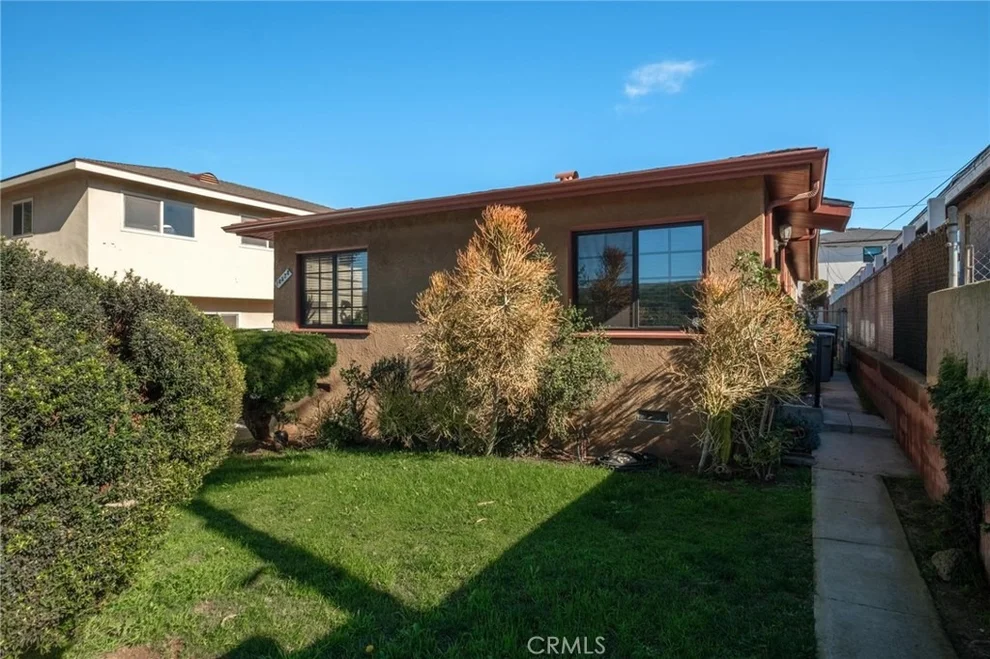 Unit for sale at 18528 Kingsdale, Redondo Beach, CA 90278