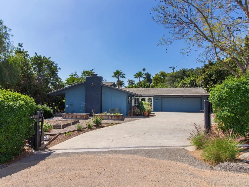Unit for sale at 903 Ranrido Dr, Escondido, CA 92025