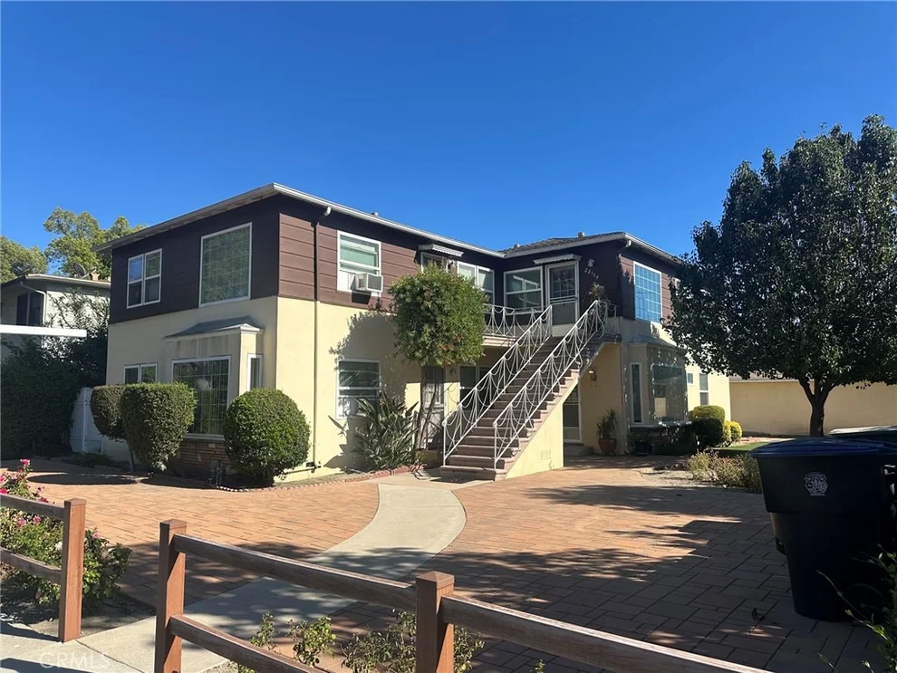 Unit for sale at 2208 W Victory, Burbank, CA 91506