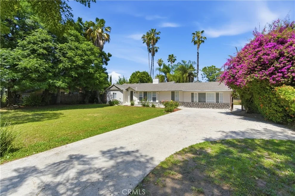 Unit for sale at 17363 Saticoy Street, Northridge, CA 91325