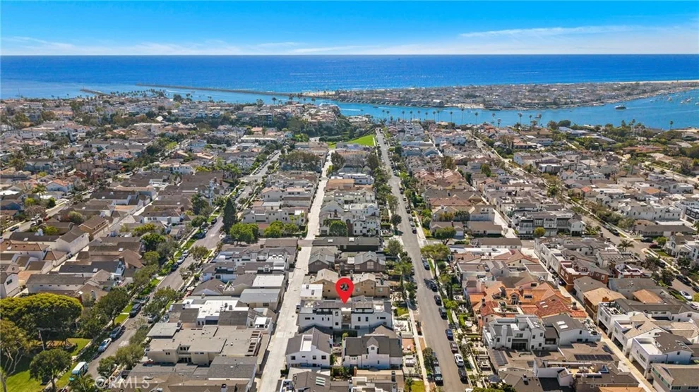 Unit for sale at 612 Begonia, Corona Del Mar, CA 92625
