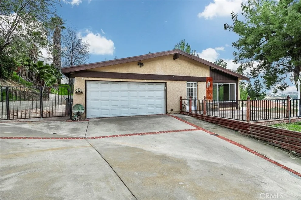 Unit for sale at 18724 Vicci Street, Canyon Country, CA 91351