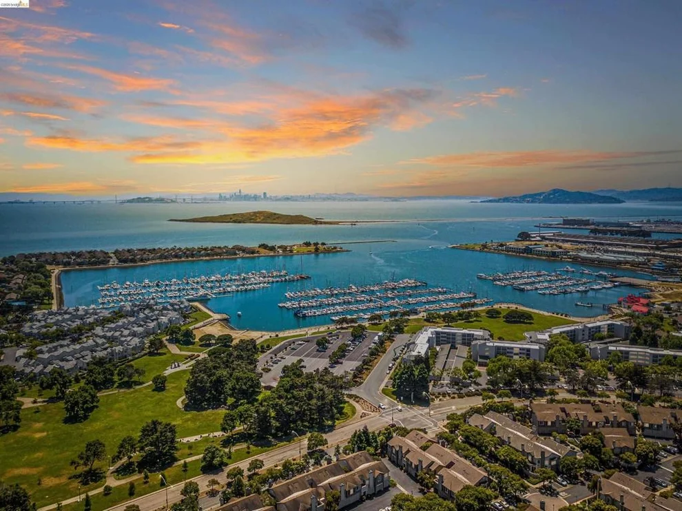 Unit for sale at 3203 Jetty Dr, Richmond, CA 94804