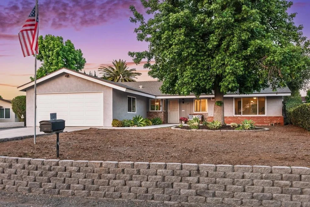 Unit for sale at 187 Del Sureno, Fallbrook, CA 92028
