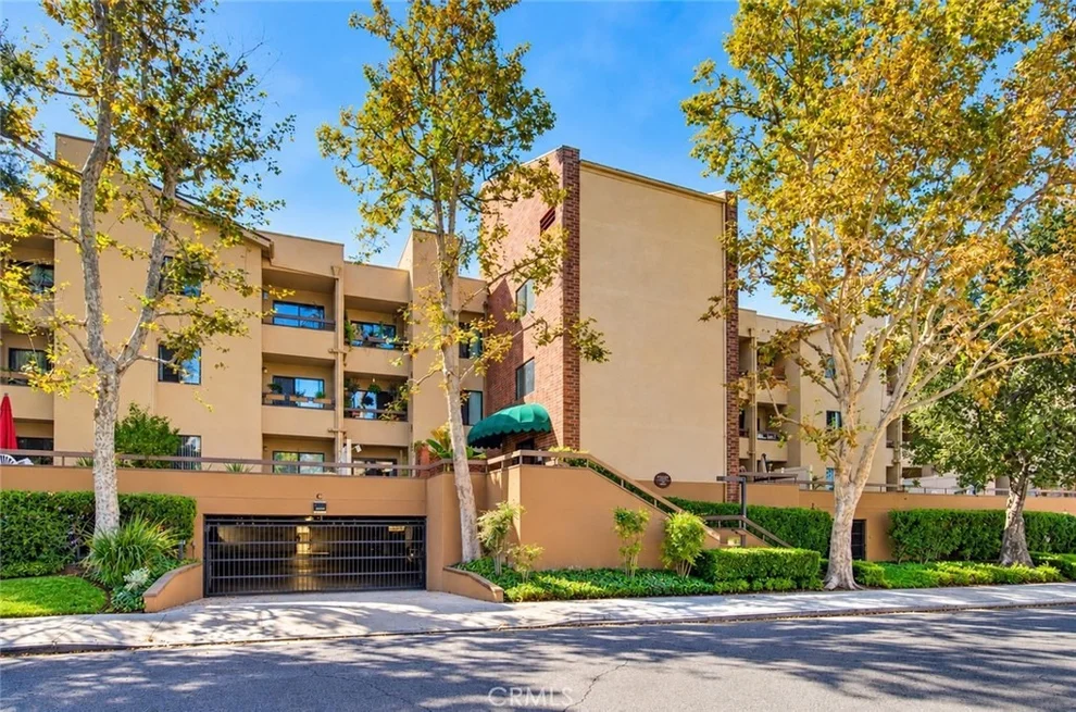 Unit for sale at 460 Oak Street, Glendale, CA 91204