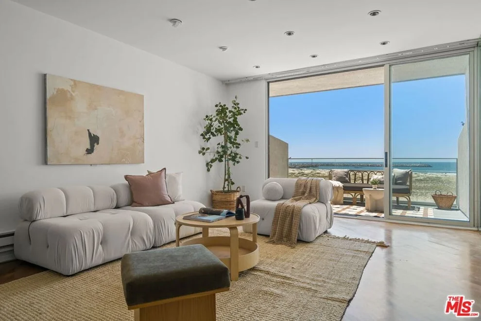 Unit for sale at 6 Voyage Street, Marina Del Rey, CA 90292