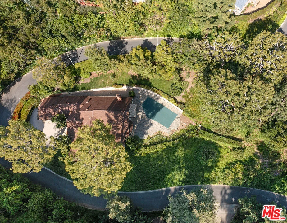 Unit for sale at 1116 Calle Vista Drive, Beverly Hills, CA 90210