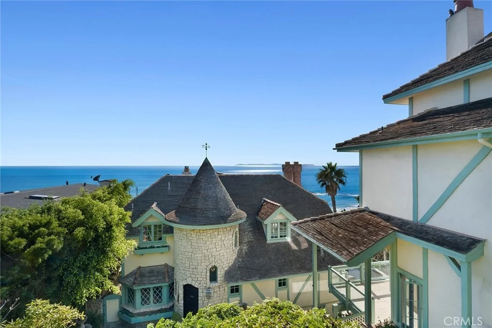 Unit for sale at 31971 Coast Highway, Laguna Beach, CA 92651