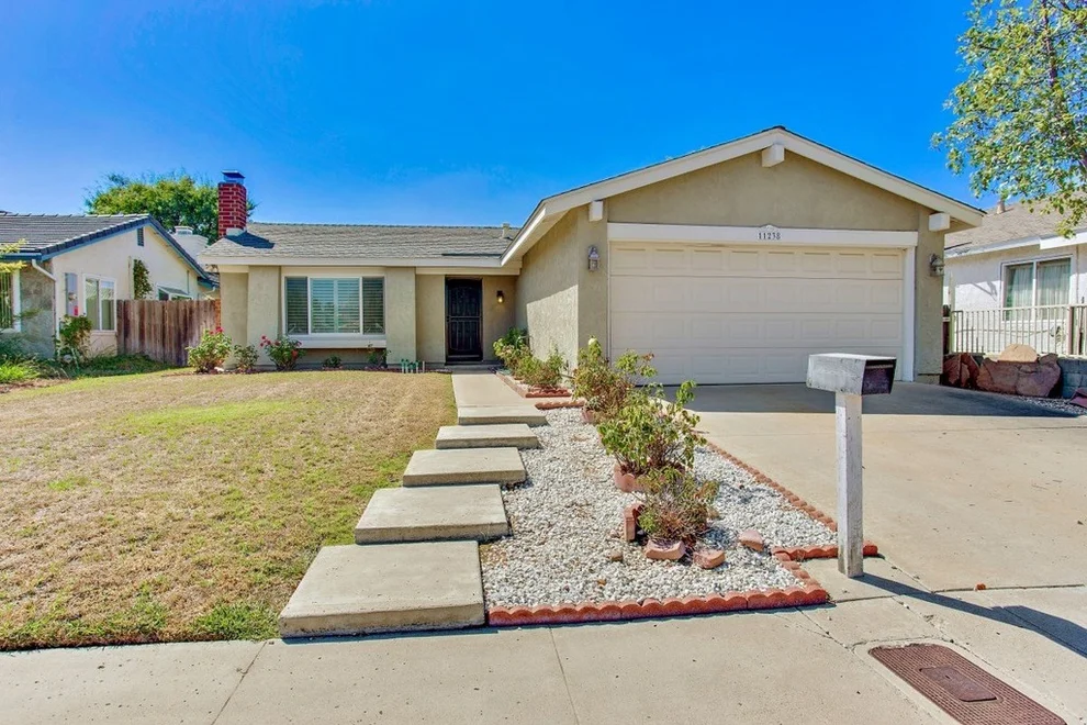 Unit for sale at 11238 Ganesta Rd, San Diego, CA 92126