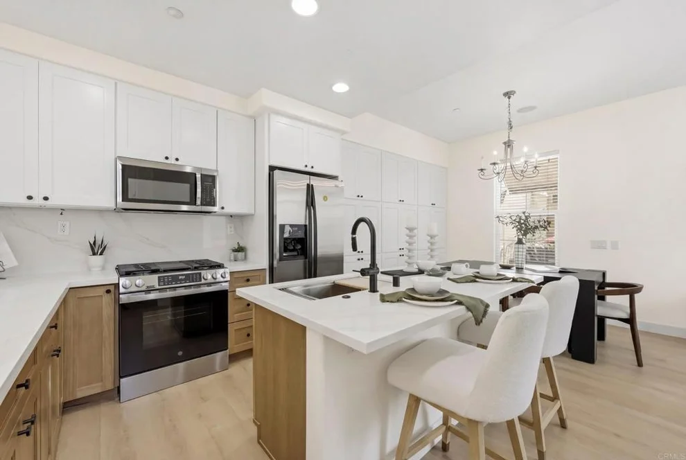 Unit for sale at 2725 Villas Way, San Diego, CA 92108
