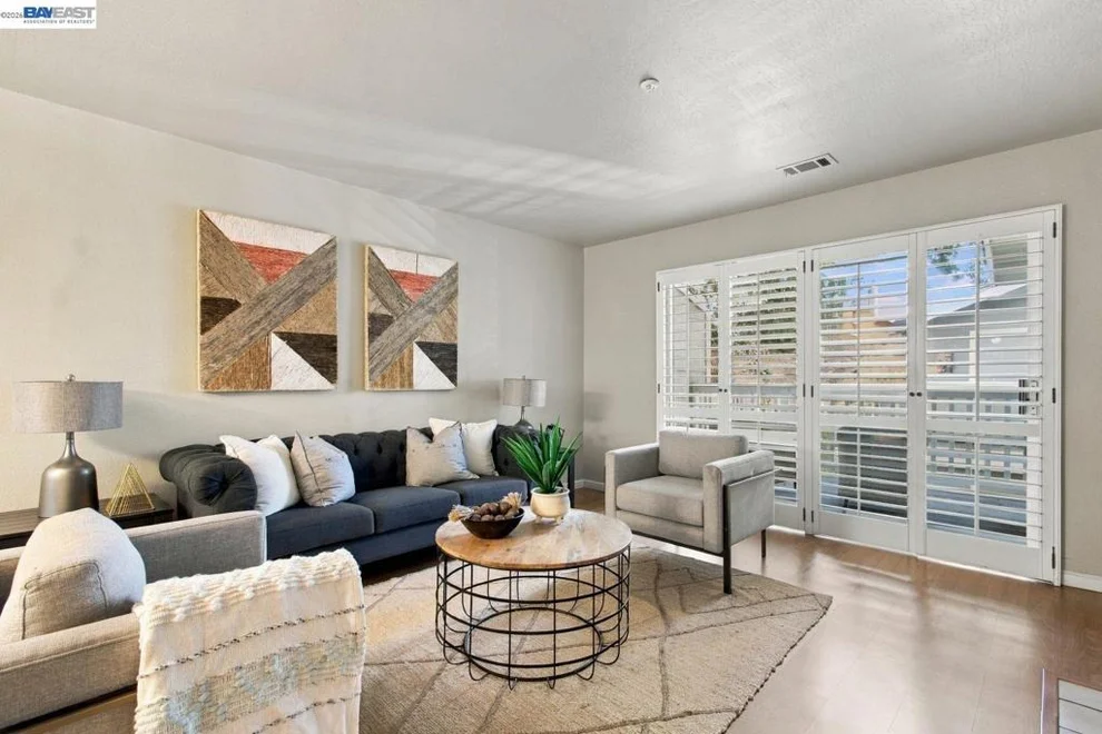 Unit for sale at 2627 Oak Rd, Walnut Creek, CA 94597