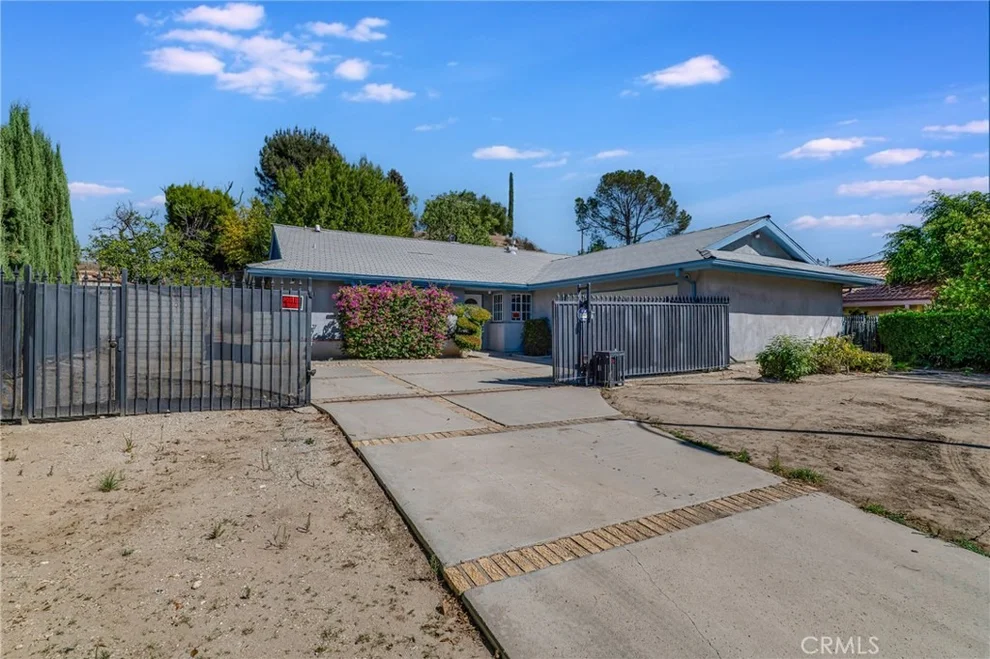 Unit for sale at 12296 Woodley, Granada Hills, CA 91344