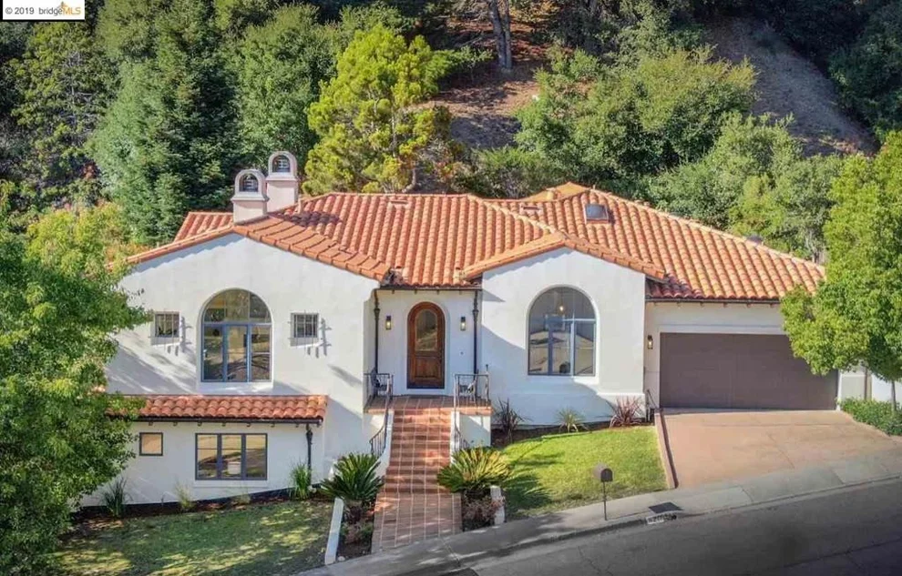 Unit for sale at 6211 Fairlane Dr, Oakland, CA 94611