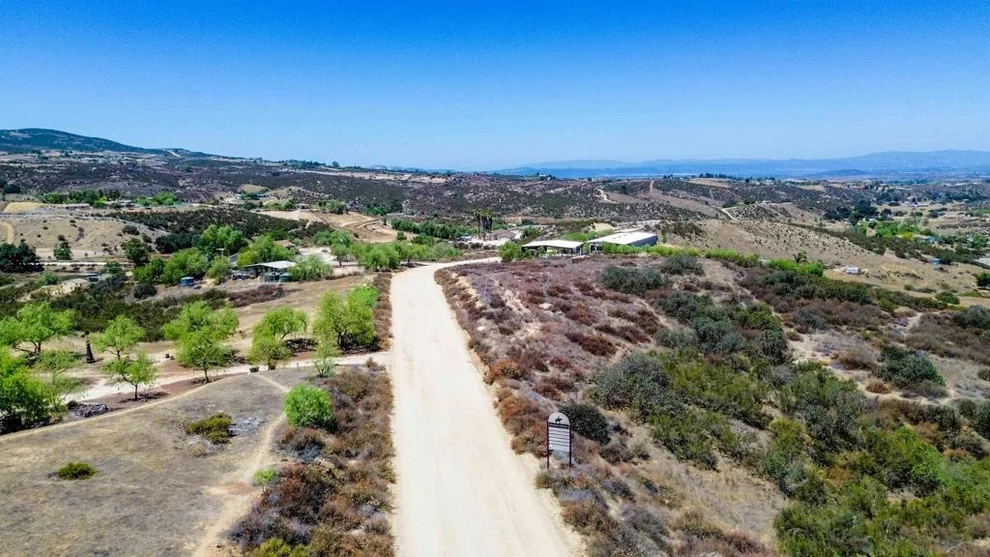 Unit for sale at 17 Calle Segovia, Temecula, CA 92592