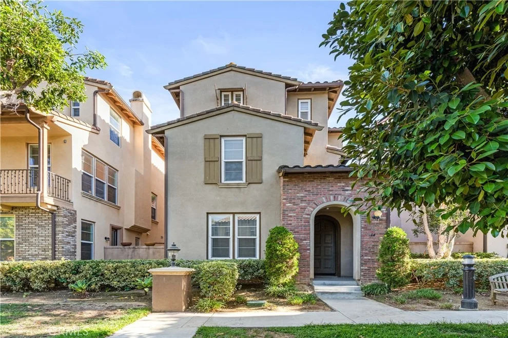 Unit for sale at 14 Tall Oak, Irvine, CA 92603