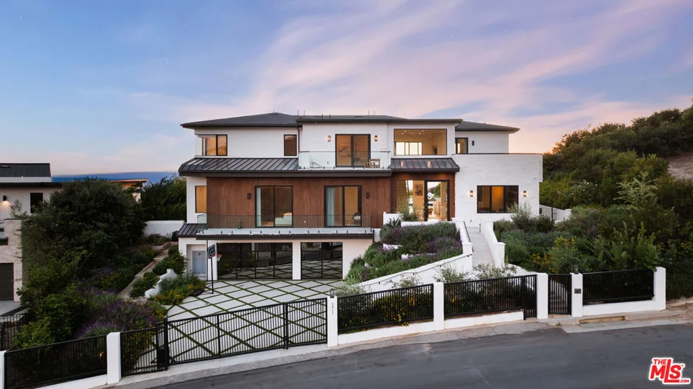 Unit for sale at 5811 Murphy Way, Malibu, CA 90265