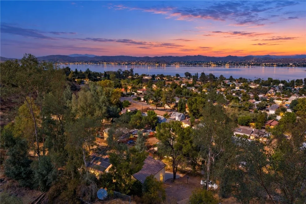 Unit for sale at 33399 Blackwell Boulevard, Lake Elsinore, CA 92530