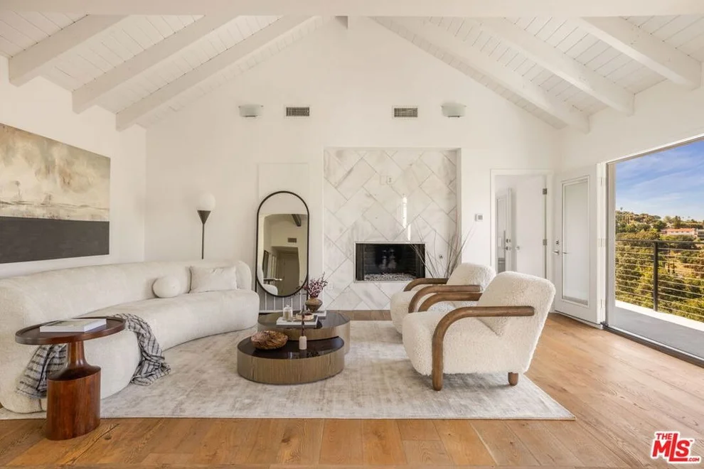 Unit for sale at 3701 Multiview Drive, Los Angeles, CA 90068