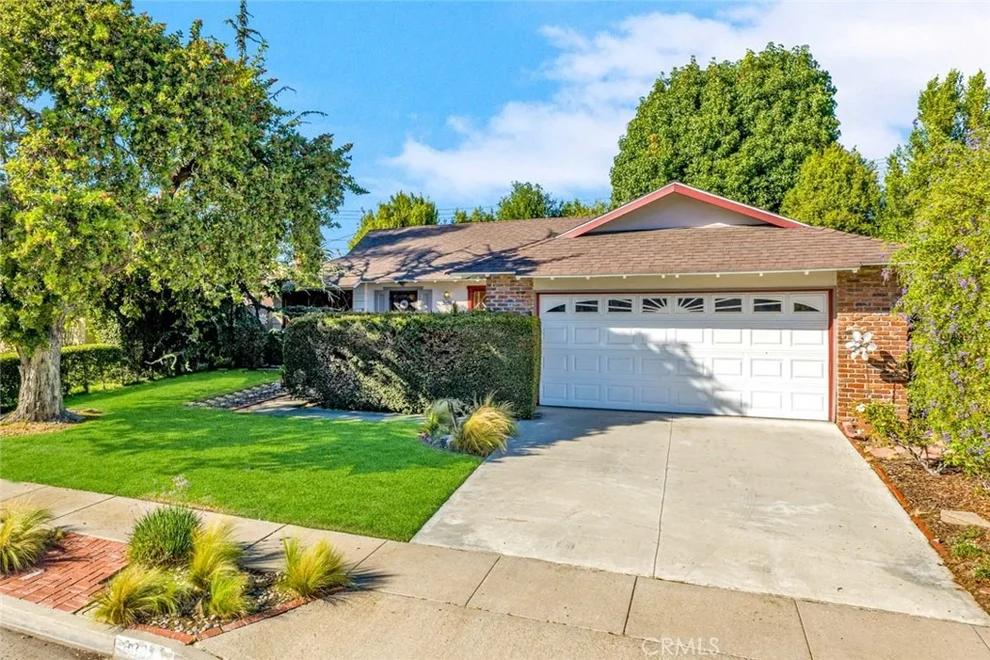 Unit for sale at 6801 Canterbury, Huntington Beach, CA 92647