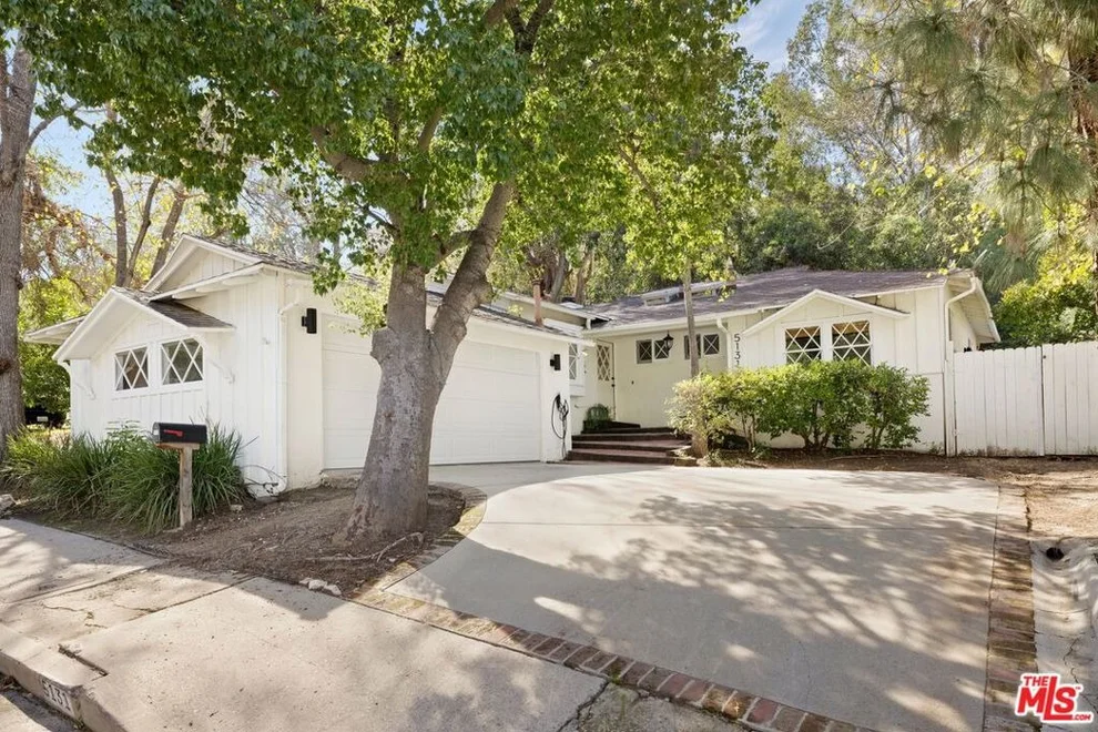 Unit for sale at 5131 Tendilla Avenue, Woodland Hills, CA 91364