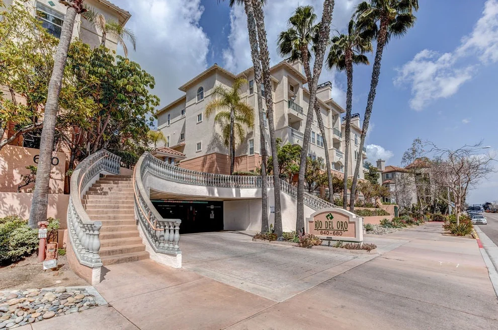 Unit for sale at 640 Camino De La Reina, San Diego, CA 92108