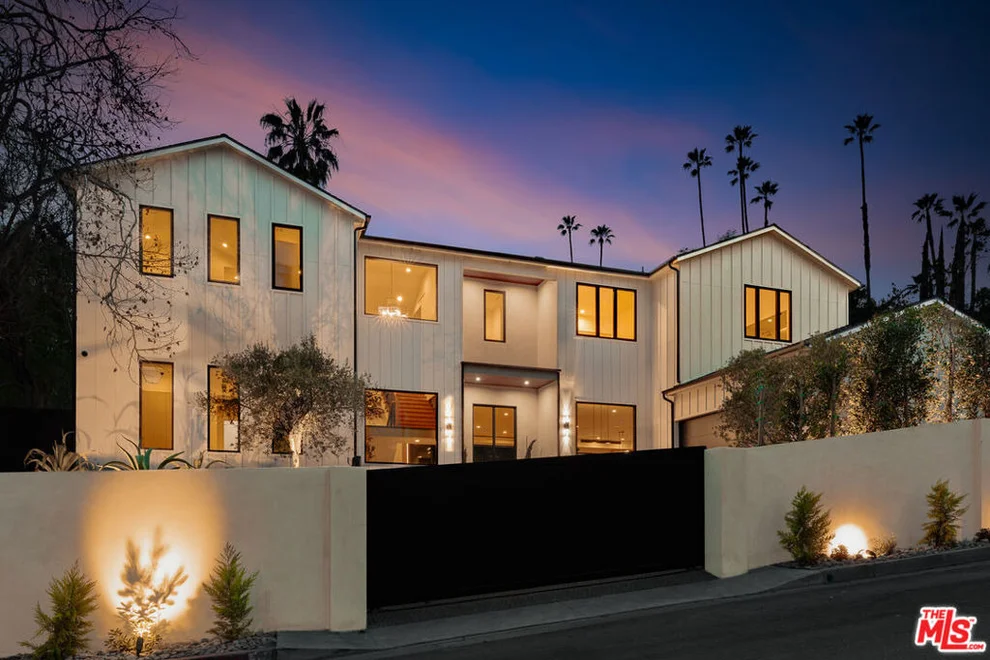Unit for sale at 18100 Karen Drive, Tarzana, CA 91356