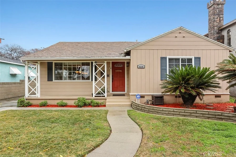 Unit for sale at 4236 Los Coyotes Diagonal, Lakewood, CA 90713