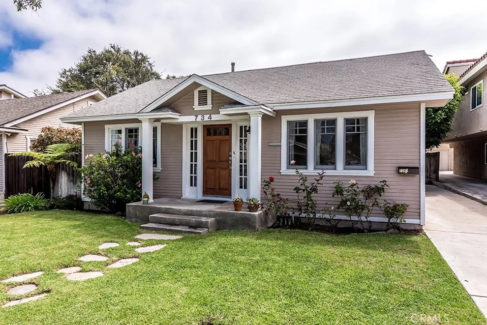 Unit for sale at 734 Newport Avenue, Long Beach, CA 90804