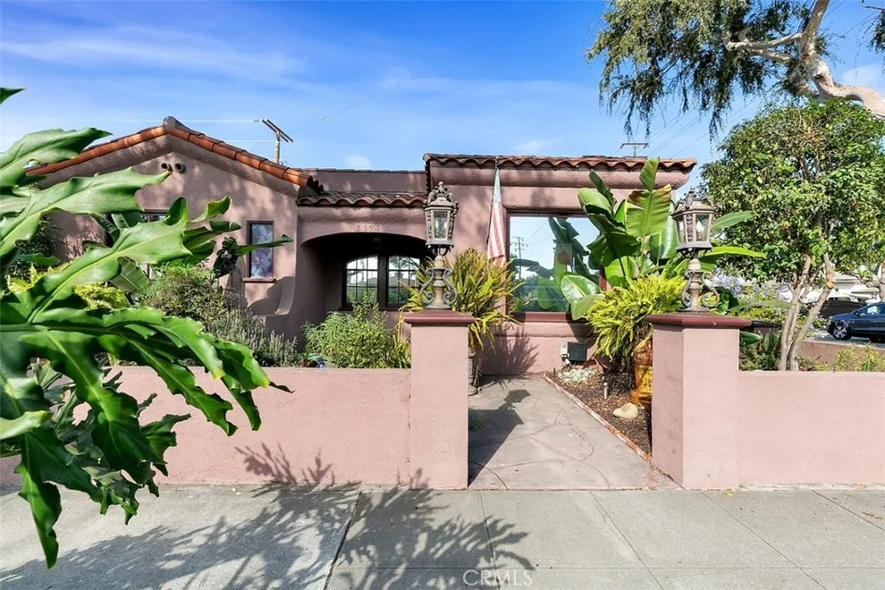 Unit for sale at 2191 Oregon Avenue, Long Beach, CA 90806