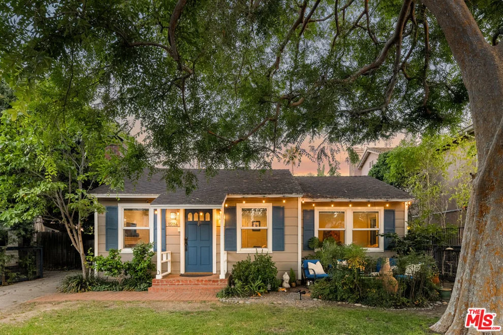 Unit for sale at 15114 Hesby Street, Sherman Oaks, CA 91403