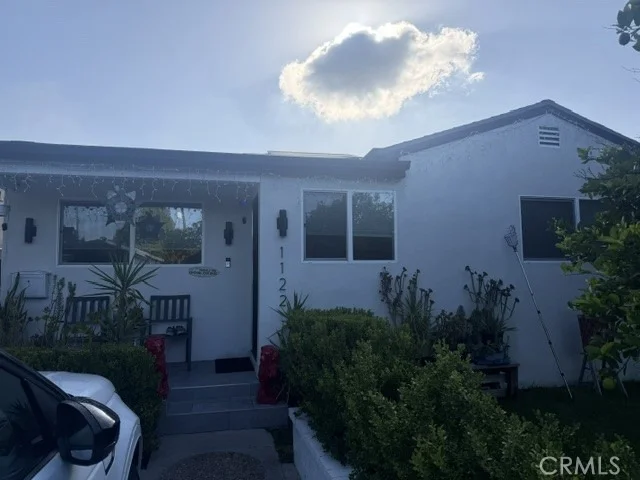 Unit for sale at 1122 N Beachwood, Burbank, CA 91506