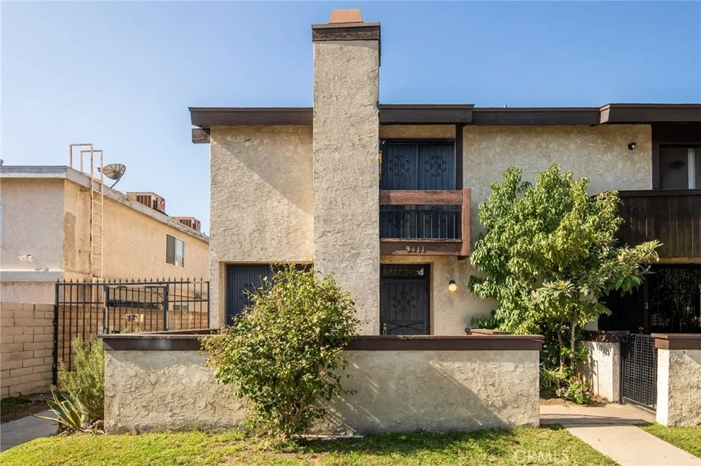 Unit for sale at 9376 Moonbeam Avenue, Panorama City, CA 91402