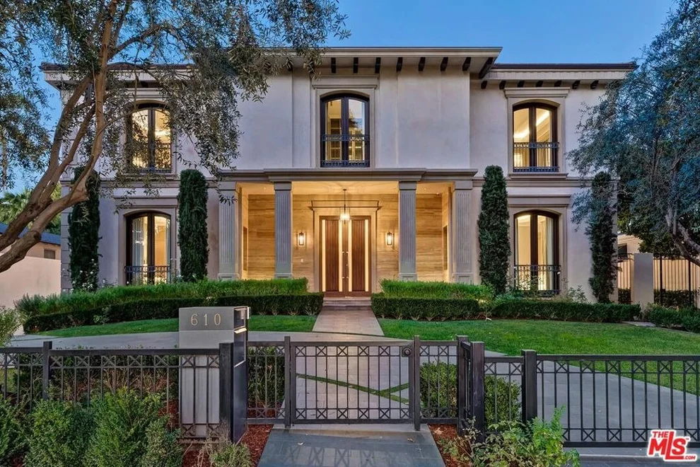 Unit for sale at 610 N Rodeo Drive, Beverly Hills, CA 90210